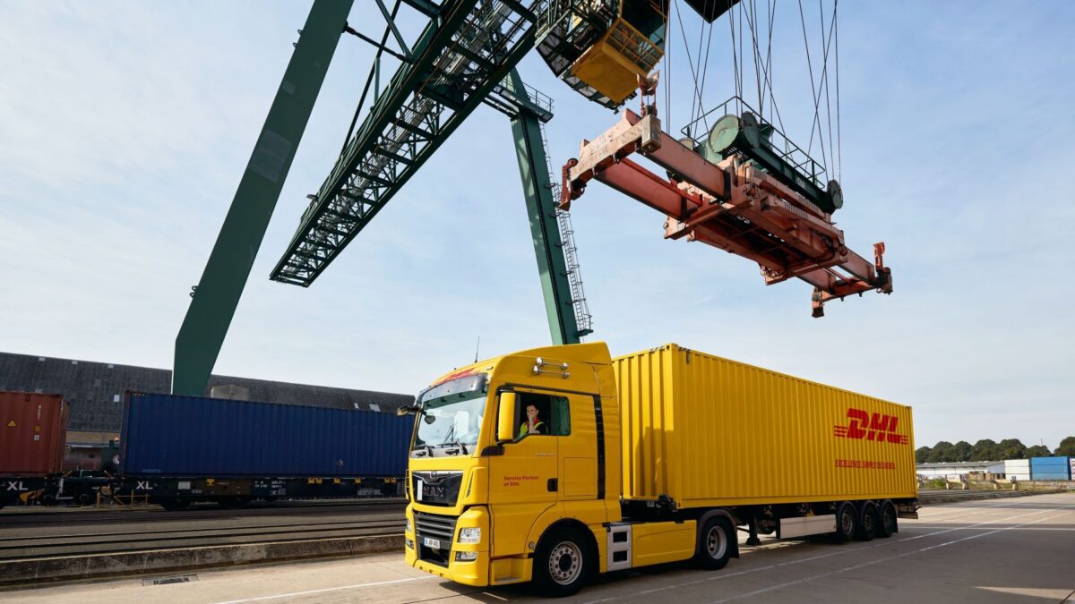 Formula 1 experiments with freight rail    