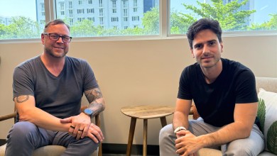 John Hummel (left), newly named president of Grip Fulfillment, and Grip founder and CEO Juan Camilo Meisel sit together in a modern office.