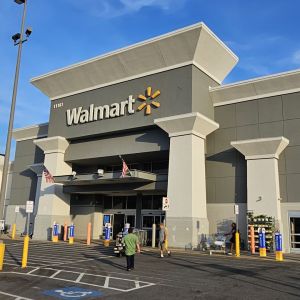 Walmart fast delivery helps fuel 24% growth in e-commerce sales