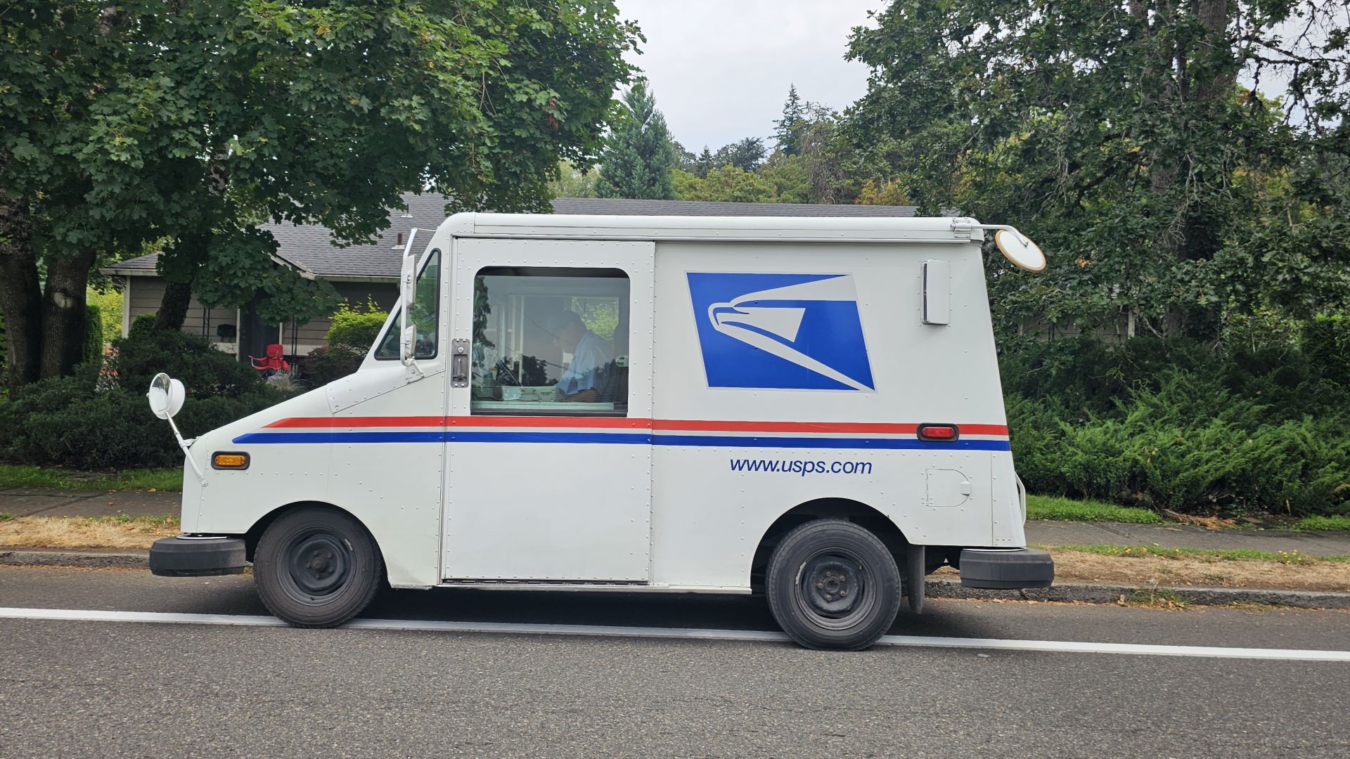 U.S. Postal Service plans 6% peak season surcharge for parcels