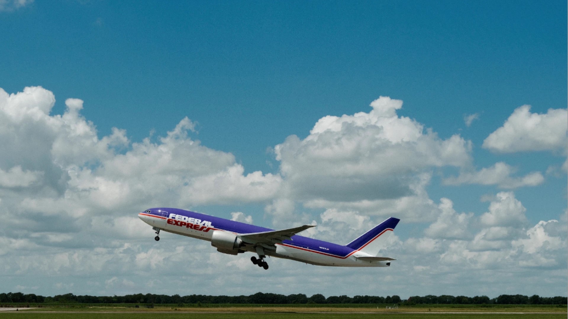 FedEx 777 in retro livery lands at Memphis airport renamed for Fred Smith