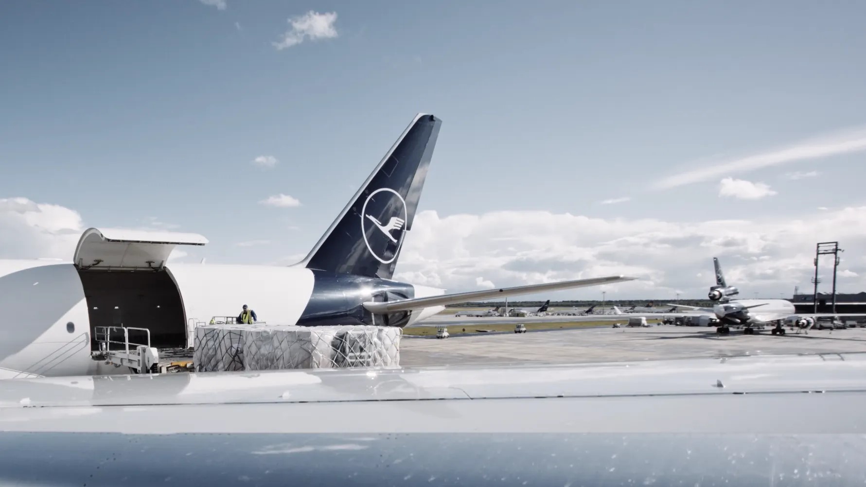 Lufthansa to buy cargo terminal operator in Germany