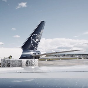 Lufthansa to buy cargo terminal operator in Germany