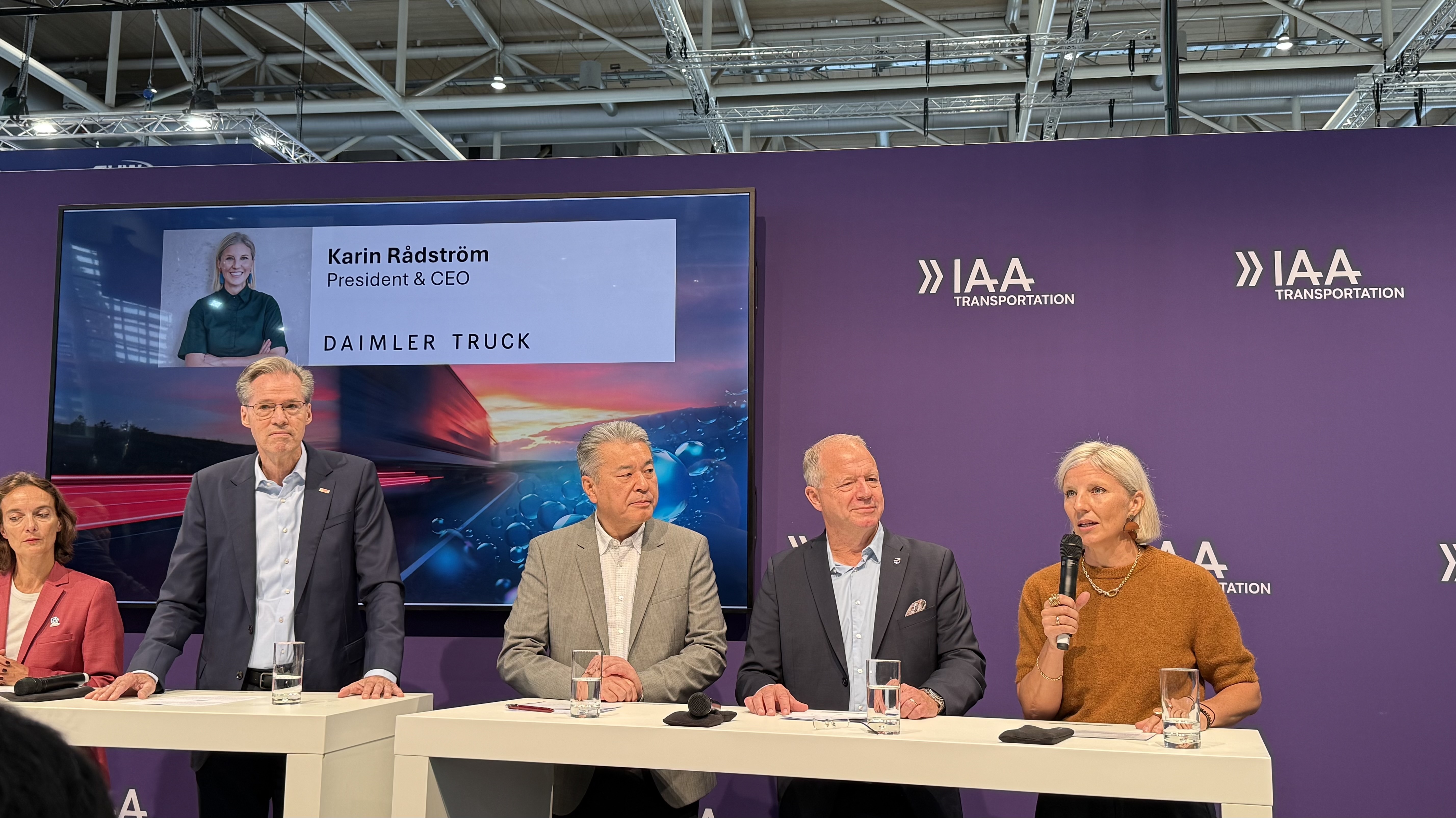 Daimler Truck brings NextGenH2 to IAA as hydrogen pact forms - FreightWaves