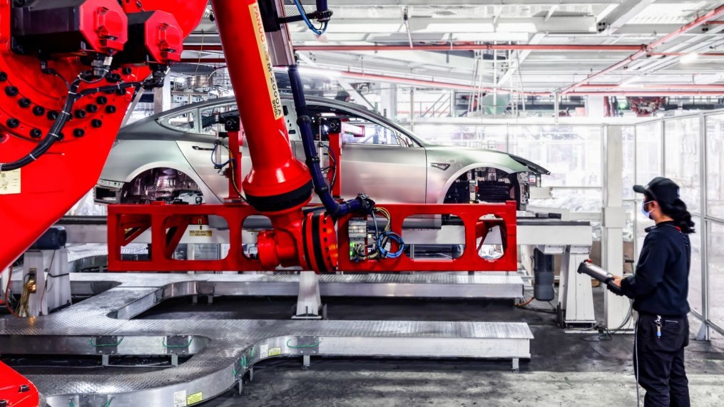 Borderlands Mexico: Tesla plans massive Texas distribution center 