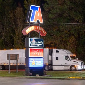 Florida troopers recover 2 stolen semis hauling tires and batteries; driver flees