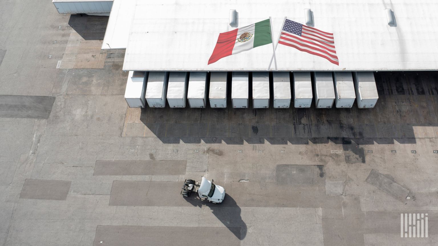 Mexican officials are warning cross-border operators about identity-theft schemes in which criminals use spoofed domains and stolen transaction information to divert customs-related payments. (Photo: Jim Allen/FreightWaves)