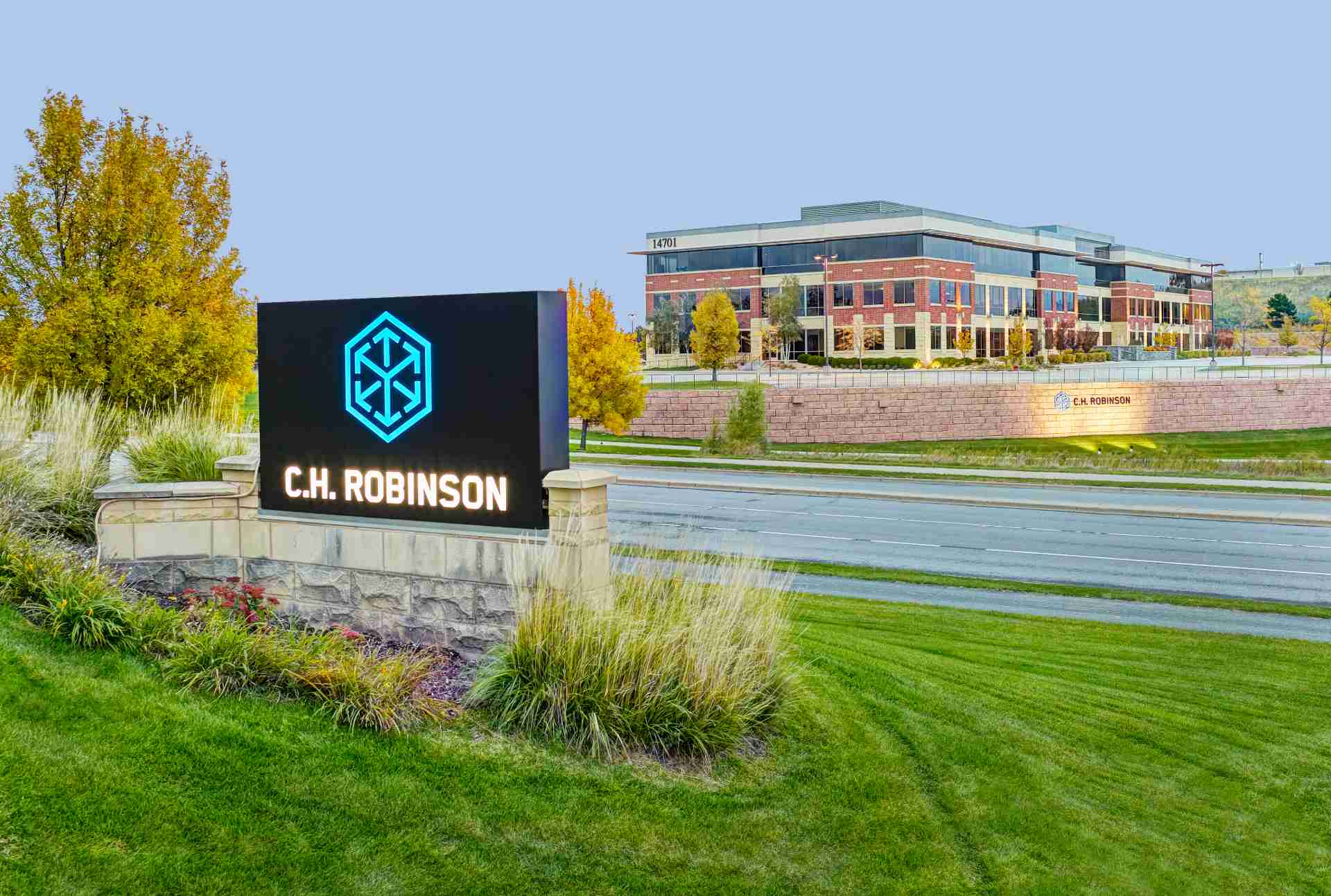 Wall Street analysts positive on C.H. Robinson deal; S&P more cautious