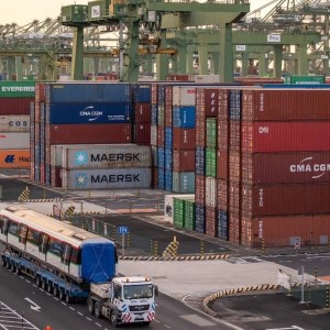 Shippers waiting an extra week for US-bound containers