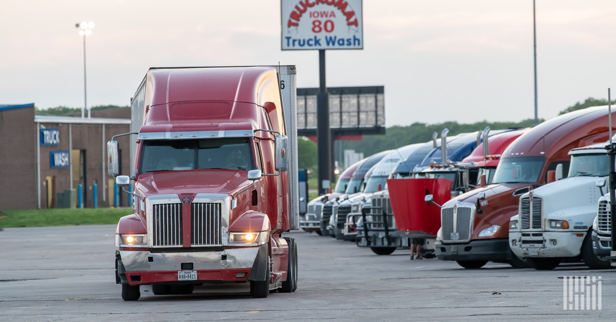 A semi-truck travels near Interstate 80 in Iowa. Nebraska deputies recovered more than $250,000 in stolen copper after stopping a truck on I-80. (Photo: FreightWaves)