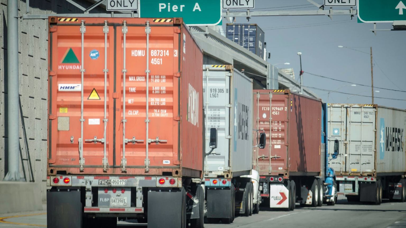 CUTLINE: A Los Angeles County jury awarded nearly $9.4 million to a medical supply distributor in a fraud case stemming from a failed shipment of 1 million boxes of nitrile gloves. (Photo: Jim Allen/FreightWaves)