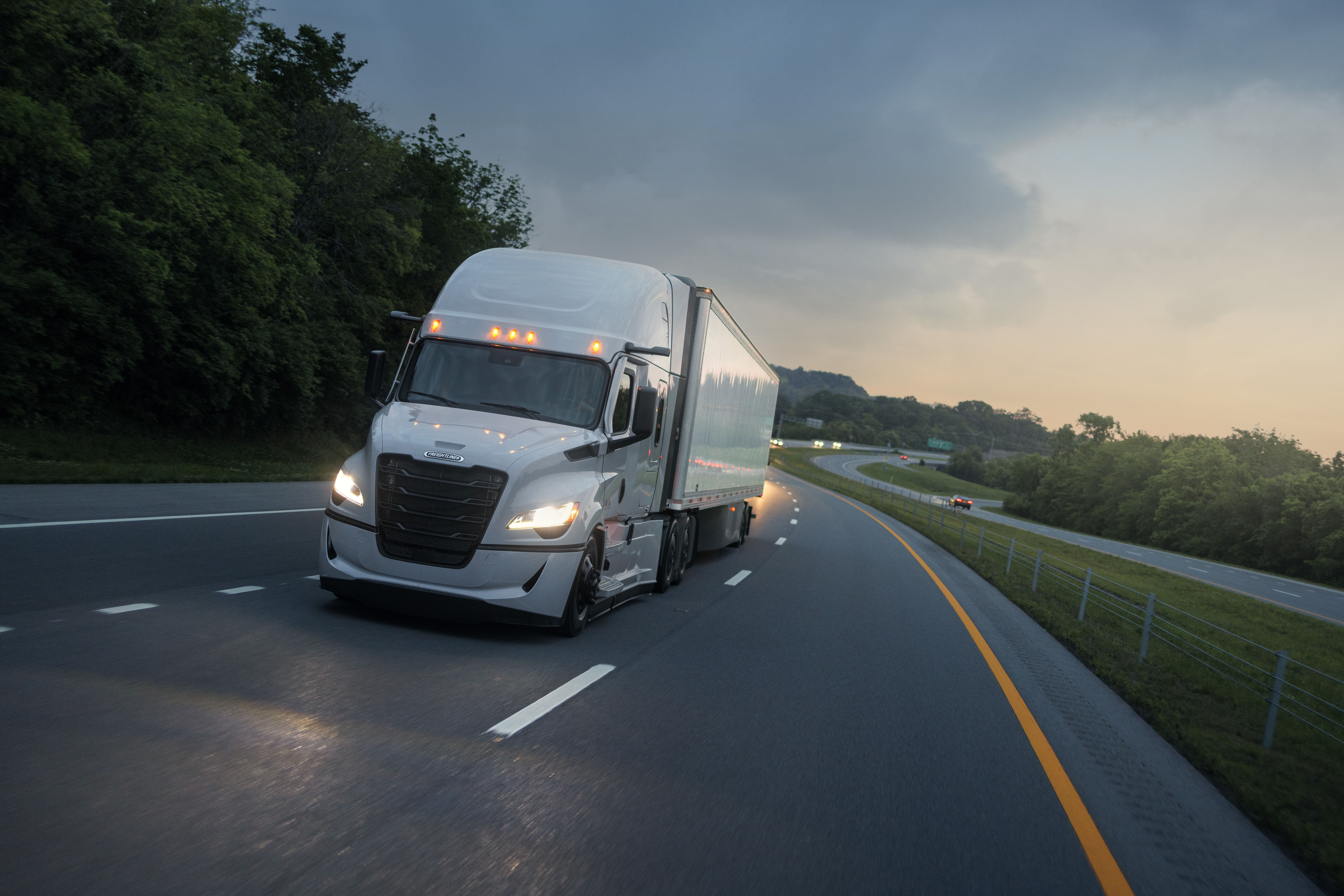 Daimler Truck’s commercial lineup sits at the center of the industry’s shift from owning trucks to subscribing to them through bundled, service-based models. (Photo: Freightliner, US)