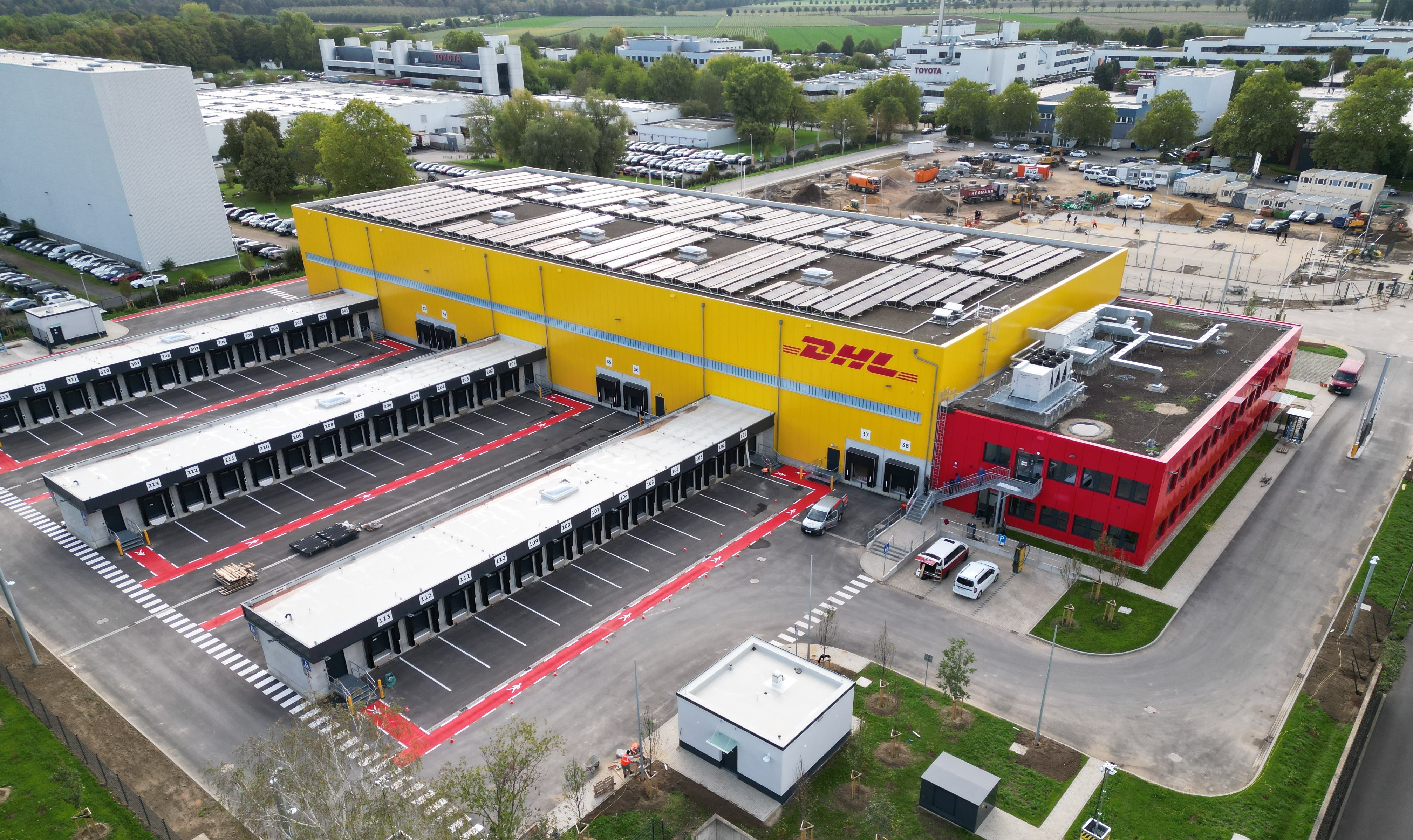 DHL Express recently opened this parcel station in Cologne-Marsdorf. The unit was the primary profit driver for DHL Group in the third quarter. (Photo: DHL)